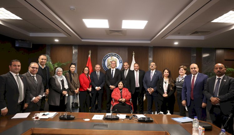 وزير البترول يلتقي اعضاء مجلسى النواب والشيوخ من كوادر القطاع