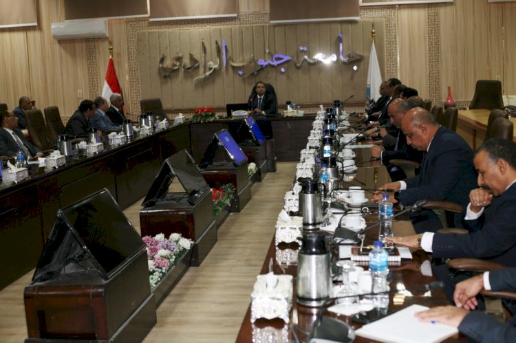 رئيس جامعة جنوب الوادى يعلن بدء العمل بنظام ادارة المراقبات الكترونياً