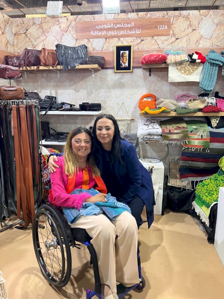 وزيرة التضامن تتفقد جناح " ديارنا" المشارك في معرض "تراثنا 2024"