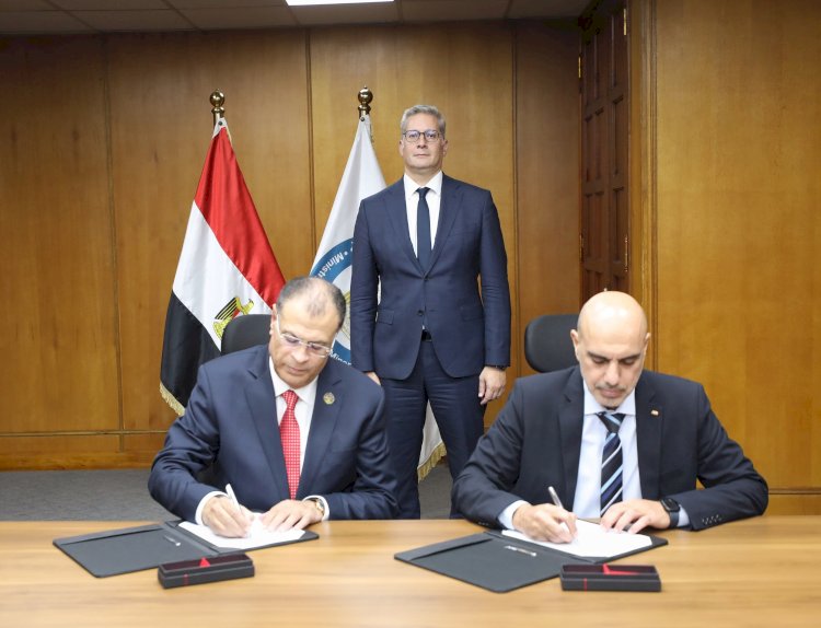 وزير البترول  يشهد توقيع ثلاث اتفاقيات استراتيجية لتطوير مصانع أبوقير للأسمدة