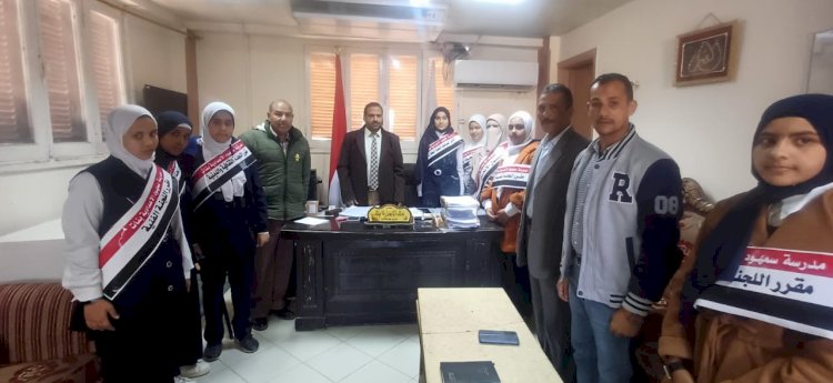 حوار صحفي لطالبات "سمهود الإعدادية" مع مدير عام التعليم بأبوتشت