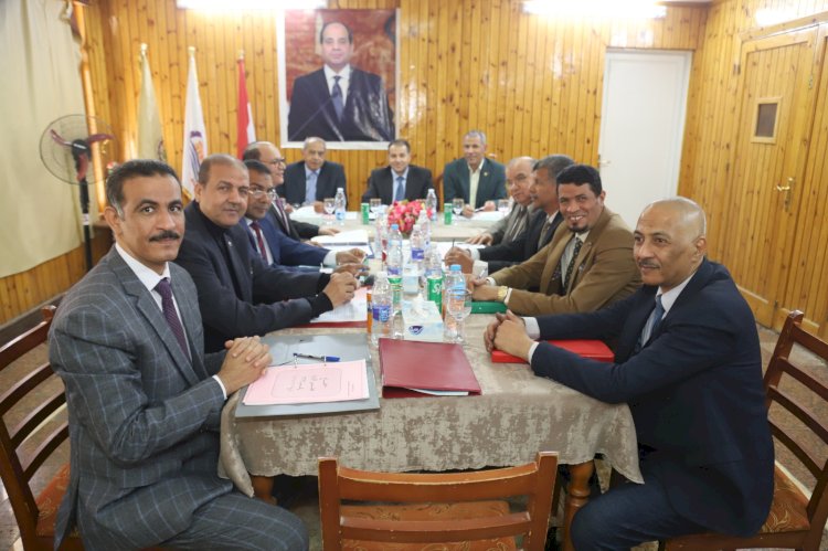 اجتماع مجلس ادارة المعهد العالي للخدمة الاجتماعية بحضور رئيس جامعه جنوب الوادي