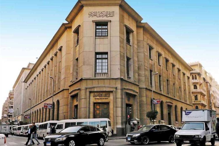 بالتعاون بين الخارجية والمركزي.. فتح الحساب المصرفي للمصريين بالخارج من السفارات والقنصليات