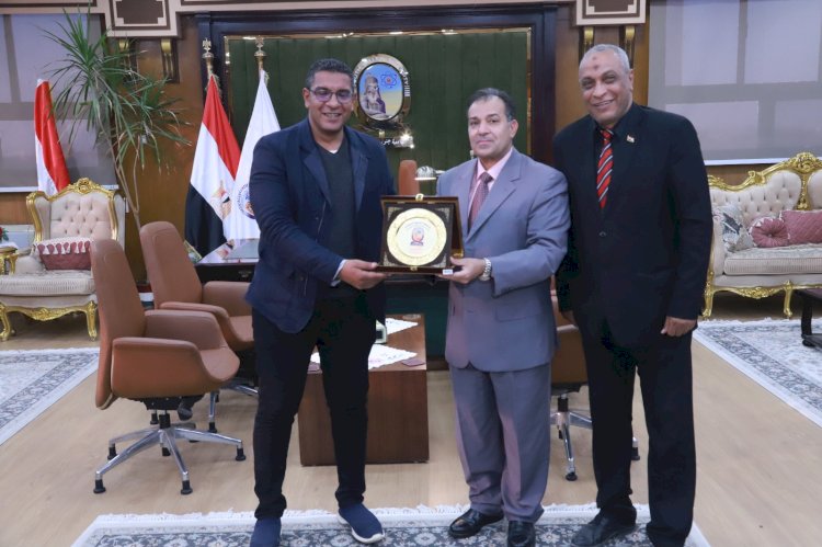 جامعة جنوب الوادى تكرم مؤسسة تحيا مصر لدعم طلابها