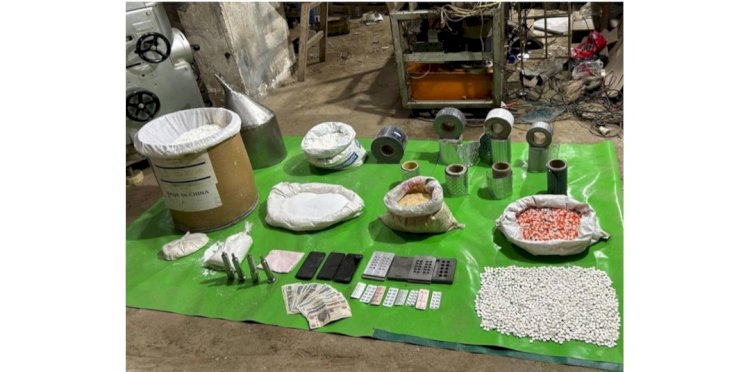 ضبط 3 متهمين لقيامهم بتصنيع الأقراص المخدرة بالاسكندرية