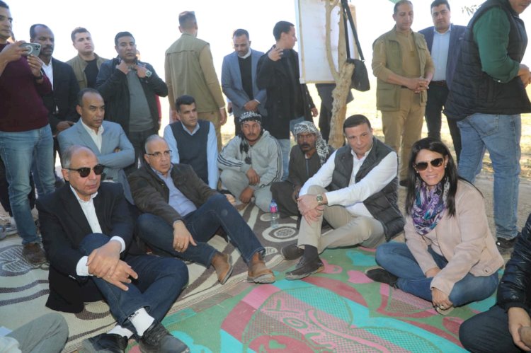 عاجل تنفيذ ١٠٠٠ مدرسة حقلية خلال ٦ شهور لدعم المزارعين