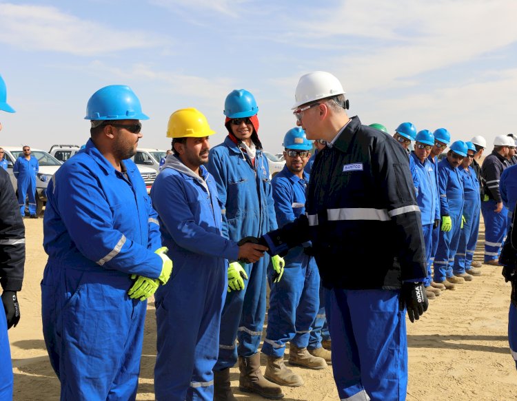 وزير البترول يتفقد بدر 3  بالصحراء الغربية