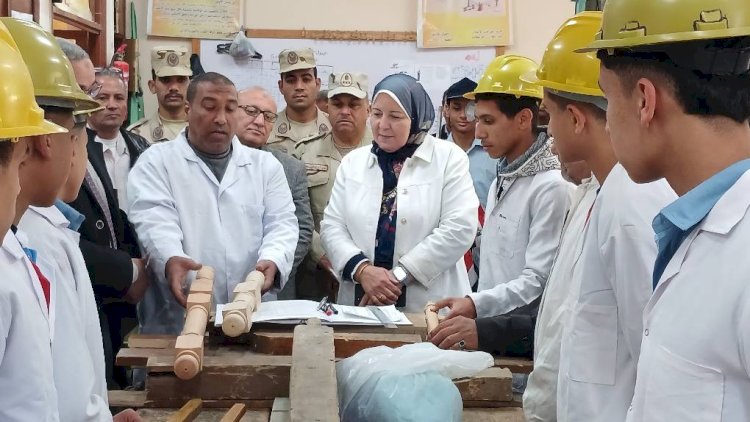 وكيلة تعليم بني سويف تتابع انتظام الدراسة بمدرسة بني سويف الثانوية الزخرفية