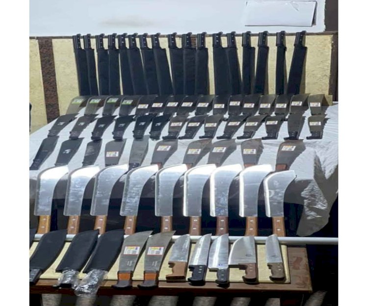 ضبط  تاجر الأسلحة البيضاء  فى رشيد