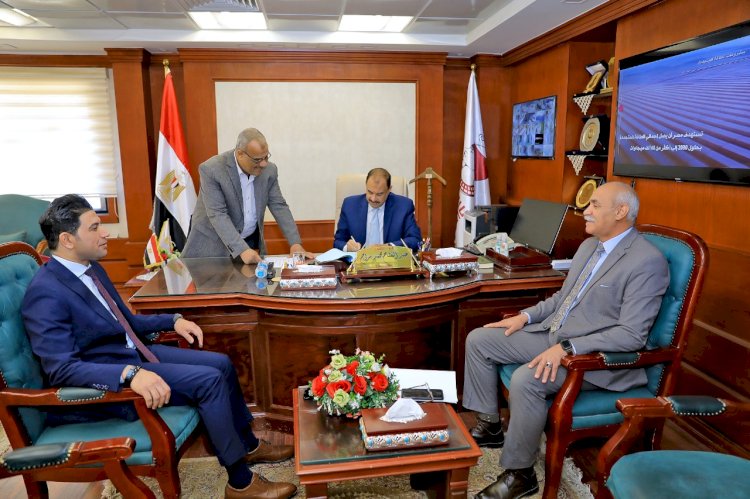 محافظ سوهاج يعتمد ترقية 2109 موظف بالديوان العام والوحدات المحلية