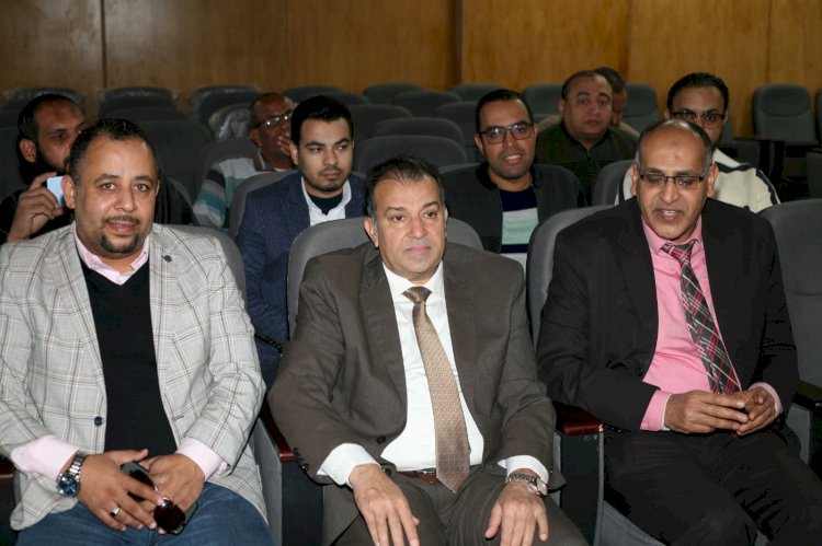 رئيس جامعة جنوب الوادي يناقش اطلاق تطبيق "اطلب عناية او حضانة"