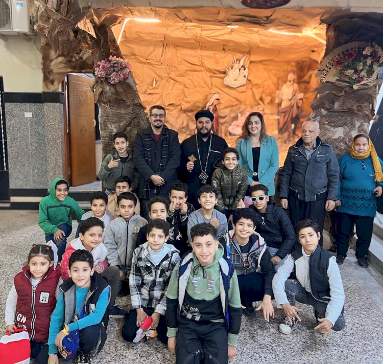 حزب الشعب الجمهوري بنجع حمادي يوزع هدايا العام الجديد علي الاطفال