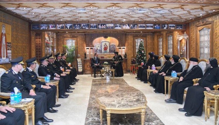 وزير الداخلية يقدم التهنئة للبابا تواضروس بعيد الميلاد