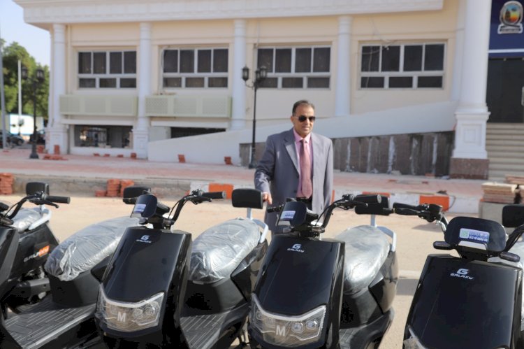 دراجات نارية كهربائية صديقة للبيئة بجامعة جنوب الوادي 