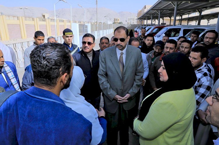 سراج يتفقد موقف السيارات الجديد بحي الكوثر بسوهاج