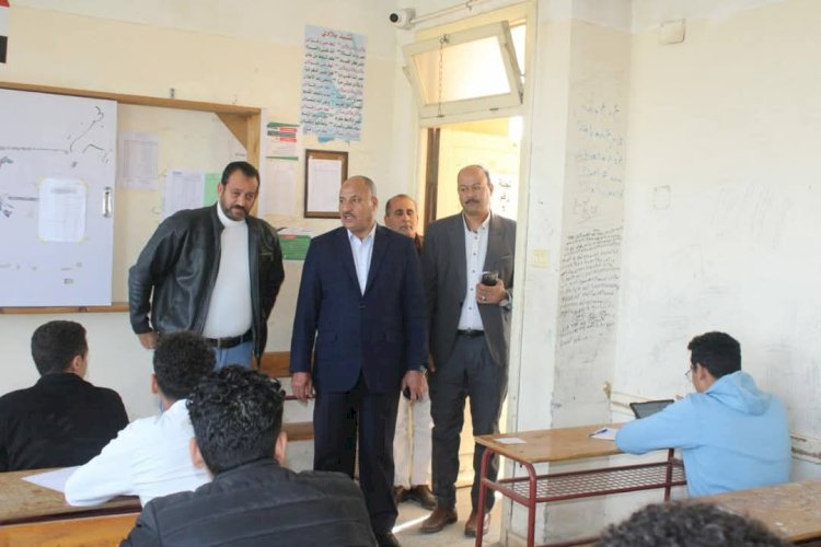 مدير تعليم المنيا يتابع امتحانات الفصل الدراسي الأول