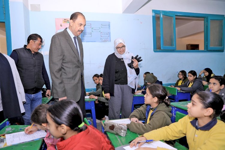 محافظ سوهاج يتفقد امتحانات النقل بالمدارس