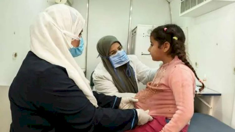 توقيع الكشف الطبي على 1286 حالة خلال قافلة طبية بسمالوط