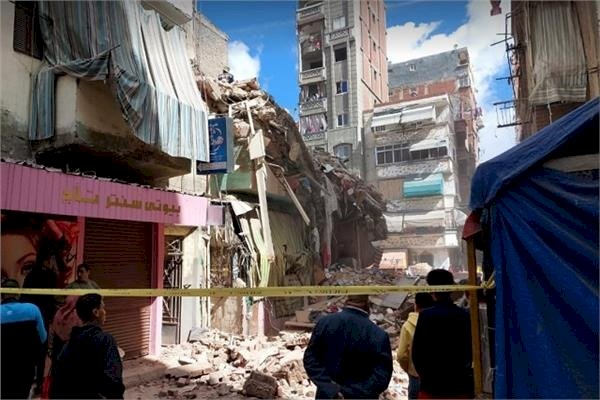 إصابة 3 أشخاص في انهيار منزل بالمنيا  