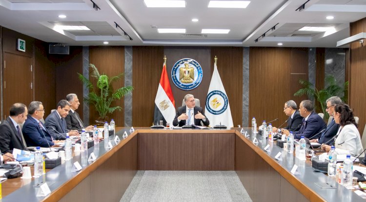 وزير البترول خلال رئاسته  العامة للبترول يؤكد علي زيادة البترول والغاز