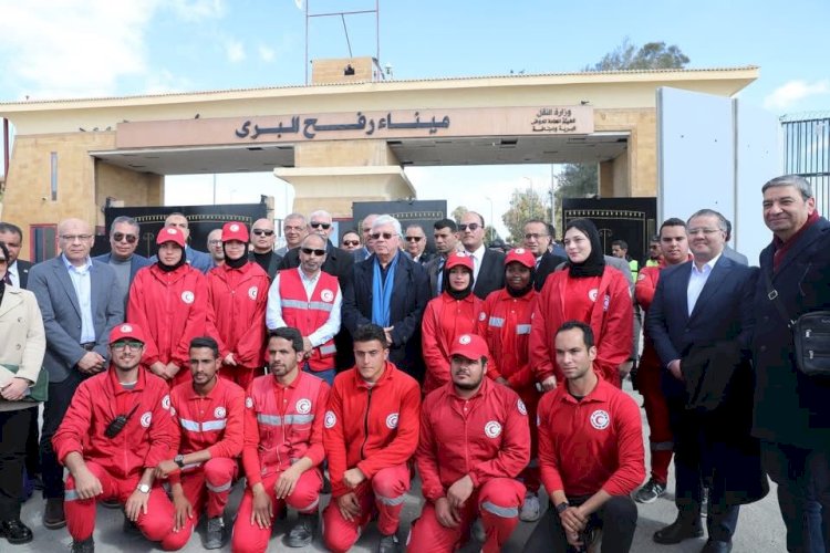 رئيس جامعة قناة السويس يُشارك في زيارة معبر رفح لدعم الأشقاء في غزة