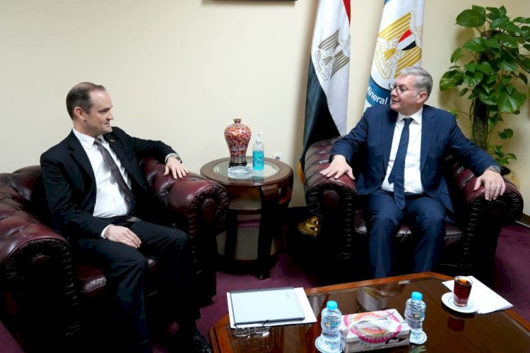 وزير البترول يناقش جهود اباتشي في استكشاف وإنتاج البترول والغاز بالصحراء الغربية