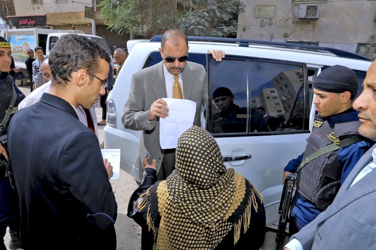 محافظ سوهاج يتفقد عدد من مشروعات الطرق بنطاق سوهاج وأخميم