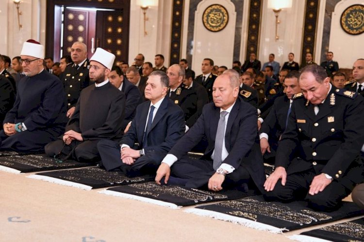 وزراء وزير الداخلية والأوقاف ومفتى الجمهورية يؤدون صلاة الجمعة بمسجد الشرطة