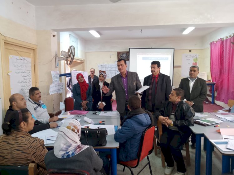 وكيل تعليم سوهاج يتابع تنفيذ مشروع التعليم من أجل الغد