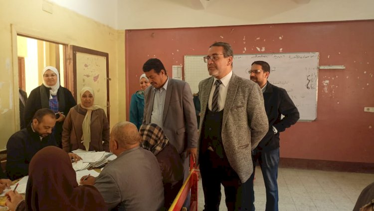 النحاس يتابع أعمال تصحيح امتحانات الشهادة الاعدادية بسوهاج