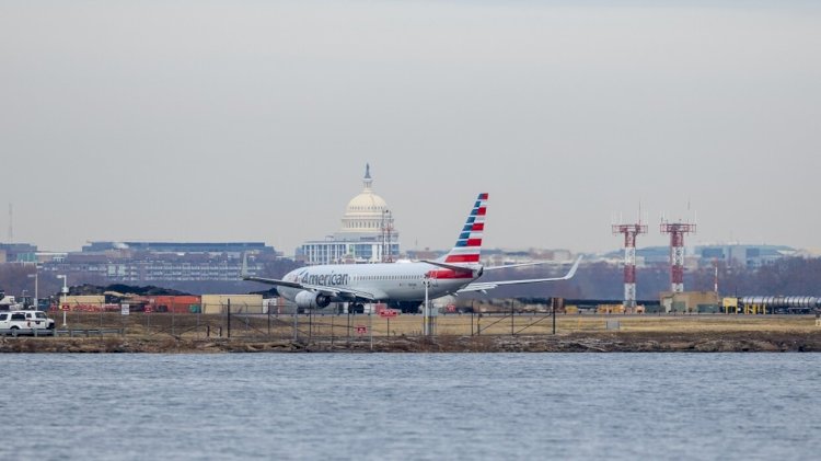 إتصال يكشف سر حادث طائرة واشنطن ومقتل أكثر من 64 مواطن