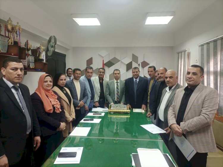 وكيل تعليم كفر الشيخ يكرم أعضاء مكتب المتابعة