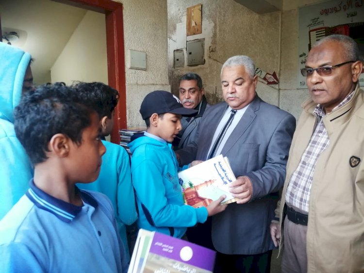 الدكتور صفوت جارح  يتابع انضباط المدارس في أول يوم دراسة بالتيرم  الثانى