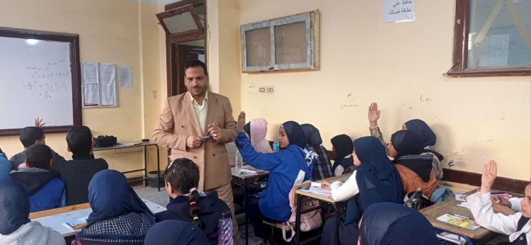 مدير  تعليم أبوتشت يتابع  مدرسة عمر بن الخطاب الاعداديه