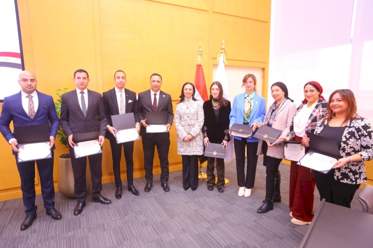 وزيرة التضامن  تكرم فريق الوزارة المشارك في ملف حقوق الإنسان بجنيف