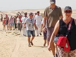 وفد سياحي متعدد الجنسيات يزور المناطق الأثرية بالمنيا