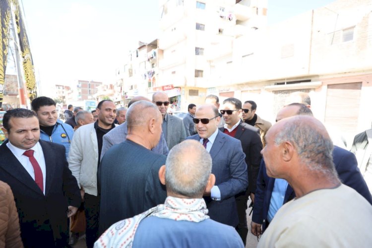محافظ كفر الشيخ يلتقي بأهالي قرى دسوق ويستمع إلى طلباتهم