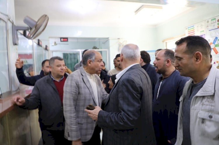 محافظ المنيا يتابع سير العمل بالمركز التكنولوجي لخدمة المواطنين