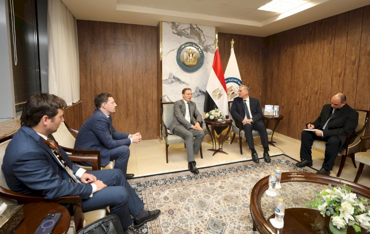 بدوي ونائب لوك اويل يتناولان الفرص الاستثمارية المتاحة في قطاع البترول