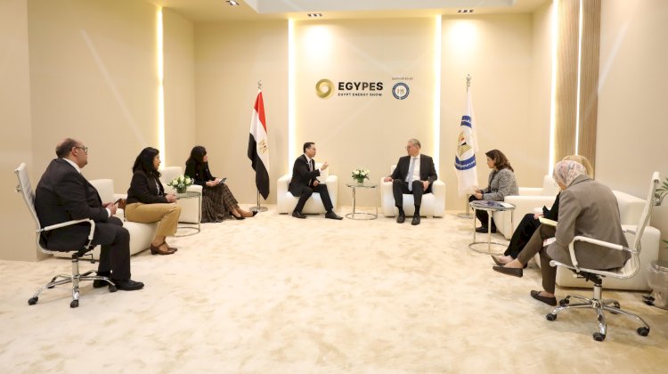 وزير البترول عقد جلسة مباحثات مع وفد من شركة شل العالمية علي هامش ايجبس