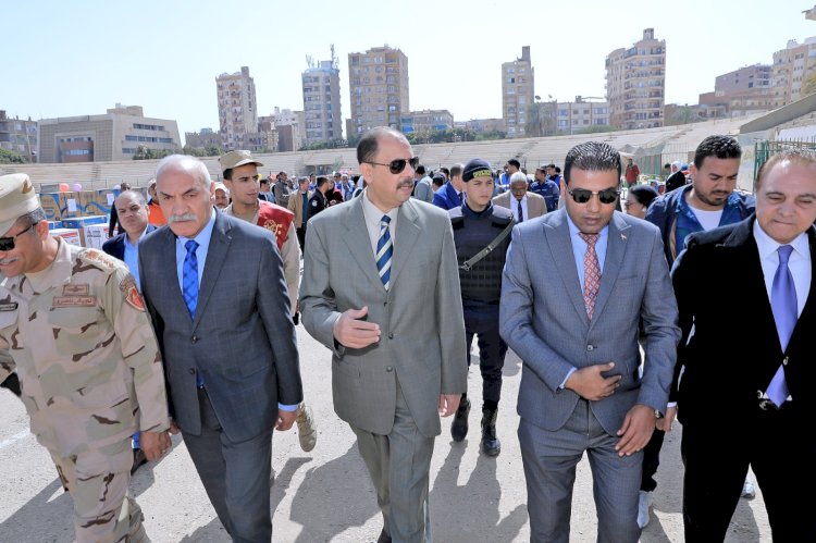 بالتعاون مع مؤسسة حياة كريمة  محافظ سوهاج يشهد توزيع 60 جهاز عروس