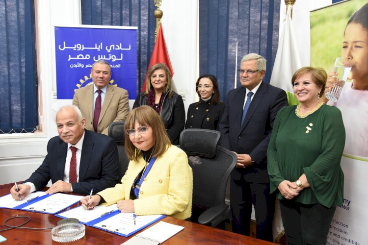 محافظ البحيرة ورئيس "القابضة للمياه" يشهدان توقيع بروتوكول لتوصيل المياه للأسر الأكثر احتياجًا
