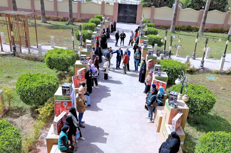 محافظ سوهاج يسلم 14 جهاز عروس للفتيات المقبلات على الزواج