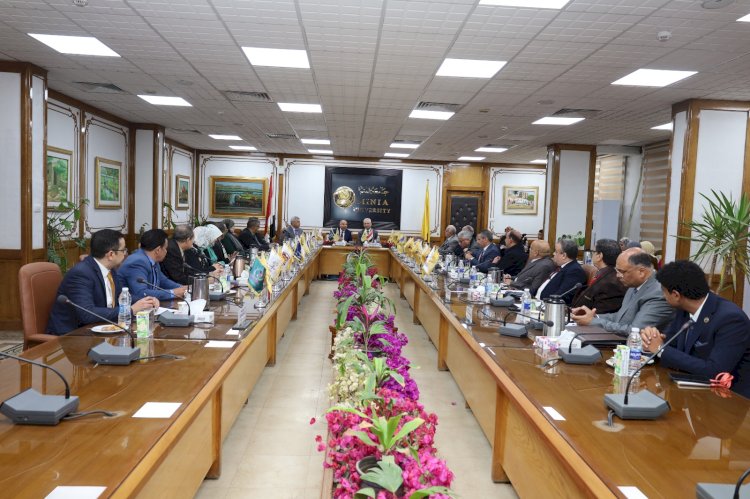 اجتماع مجلس جامعة المنيا بحضور اللواء عماد كدوانى