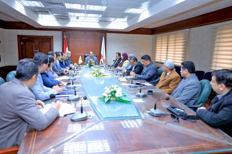 محافظ سوهاج يعقد اجتماعا مع رؤساء الوحدات المحلية للمراكز والمدن والأحياء