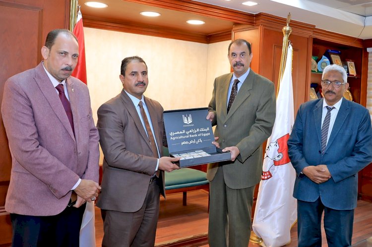 سراج يشهد تسليم قسائم  مواد غذائية لتوزيعها على الأسر بالتعاون مع البنك الزراعي