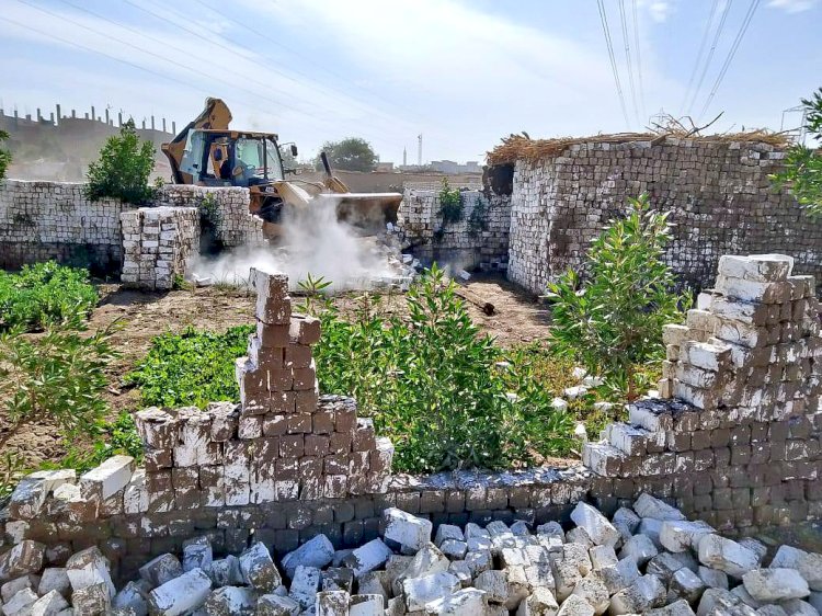 محافظ سوهاج إزالة 227 حالة تعدي على أملاك الدولة والأراضي الزراعية