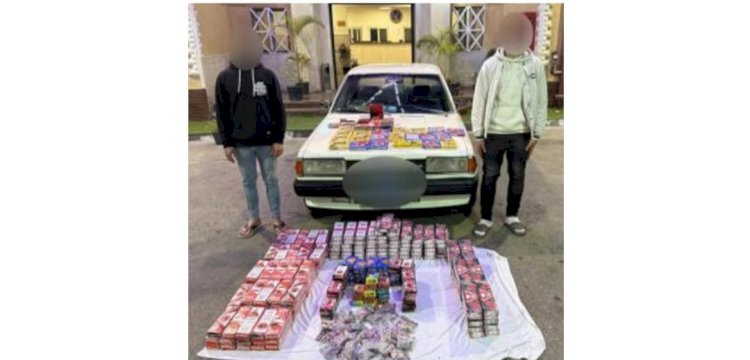 ضبط شخصين  لحيازتهما كمية من الألعاب النارية بالسويس