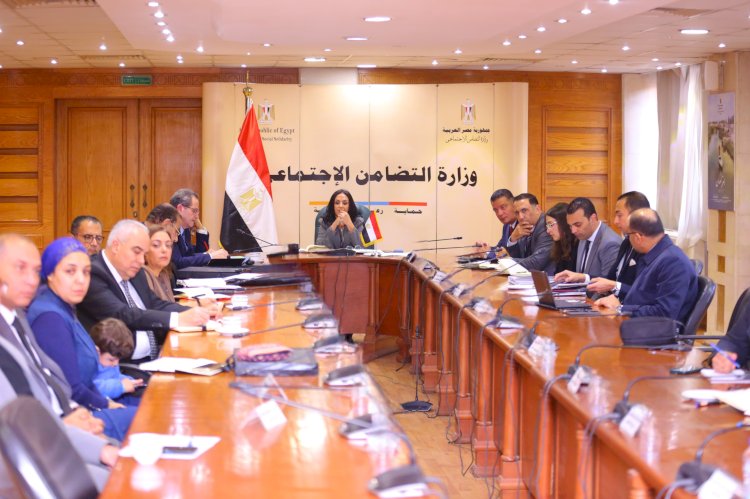 وزيرة التضامن تناقش استراتيجية صندوق دعم مشروعات الجمعيات والمؤسسات الأهلية