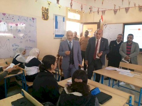 إحالة مدير مدرسة ثانوية بالمنيا للتحقيق وتكريم معلمة